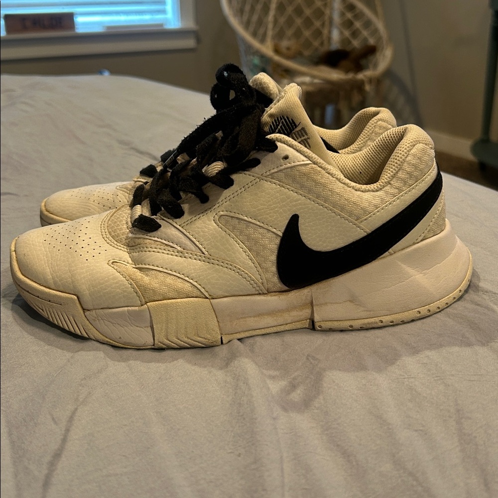 NIKE COURT LITE 4 TENNIS SHOES SNEAKERS WOMEN'S SZ 6.5 FD6575 100 WHITE BLACK
